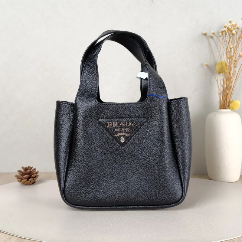 PRADA Shoulder Bag Black Calfskin One Size18 × 8 × 16 cm