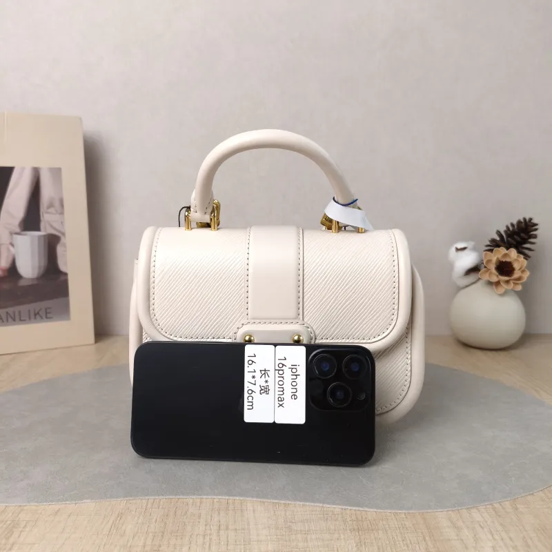 Louis Vuitton Crossbody Bag Hide and Seek Messenger Bag White Epi Embossed Calfskin 21 × 8 × 15 cm — cover view 4 of 5