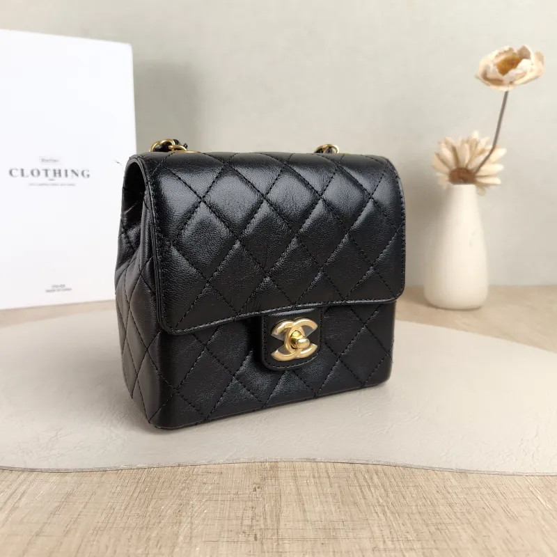 Chanel Crossbody Bag Edition Black Calfskinmini16 × 7 × 15 cm — cover view 6 of 6