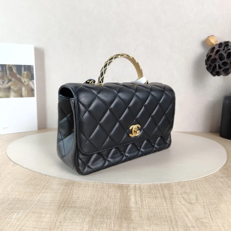 Chanel Crossbody Bag Black with Gold-Tone Hardware Lambskin One Size 25 × 10 × 16 cm — cover view 2 of 5