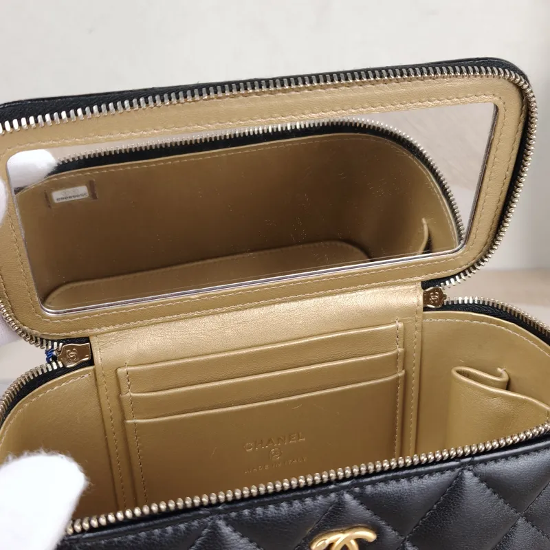 Chanel Crossbody Bag Edition Black Lambskin One Size 16 × 8 × 9.5 cm 32 — detail view 8 of 14
