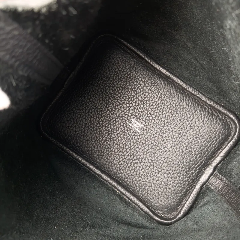 Hermès Top Handle Bag Picotin Lock 18 18Black Clemence Taurillon TC Calfskin Small18 × 13 × 19 cm — detail view 6 of 13