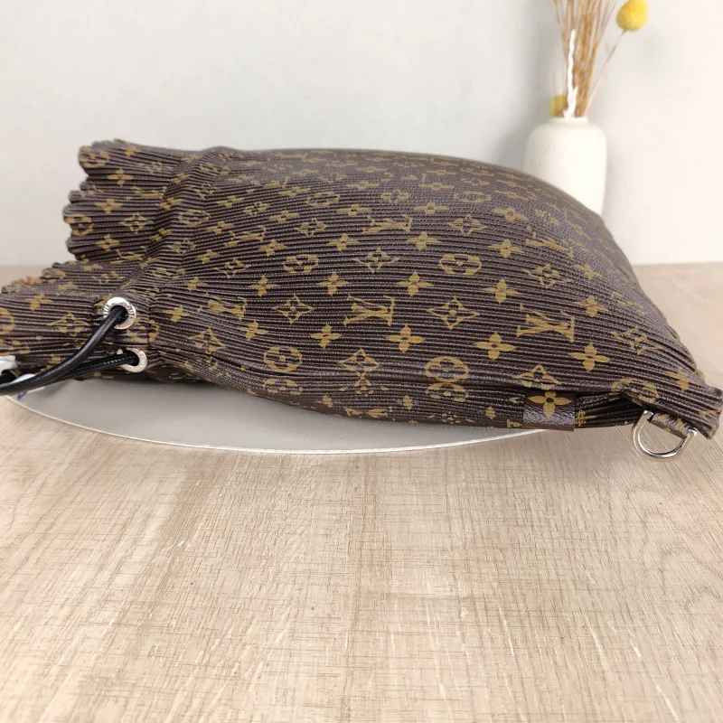 Louis Vuitton Shoulder Bag Shoulder Bag Monogram PVC One Size37 × 4 × 37 cm — detail view 9 of 10