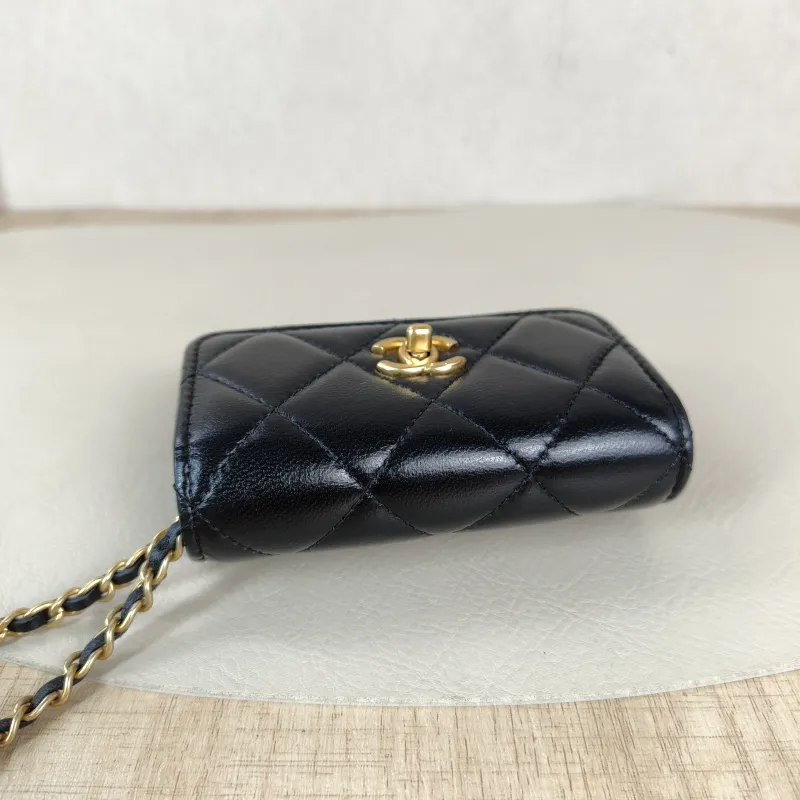 Chanel Crossbody Bag Crossbody Bag Black Lambskin One Size11 × 2 × 9 cm — detail view 2 of 11