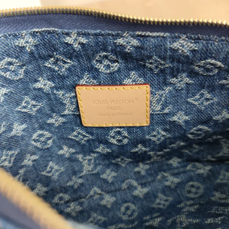 Louis Vuitton Shoulder Bag Pochette Accessories Cargo One Size 23.5 × 3 × 14 cm — detail view 4 of 11