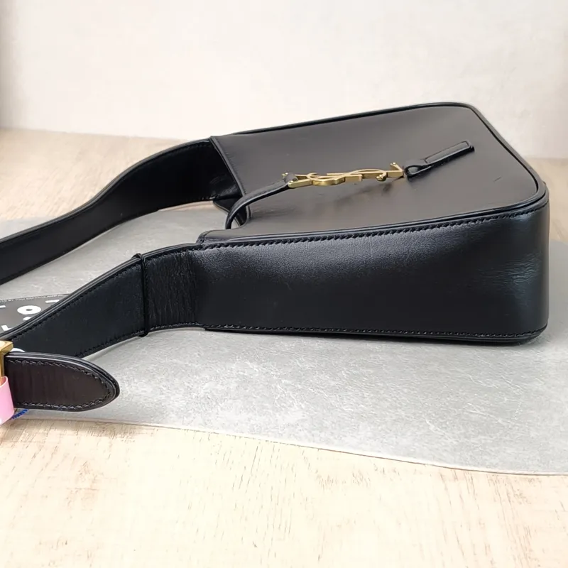 SAINT LAURENT Shoulder Bag LE 5 À 7 Black Calfskin Small 23 × 6.5 × 16 cm — detail view 2 of 11