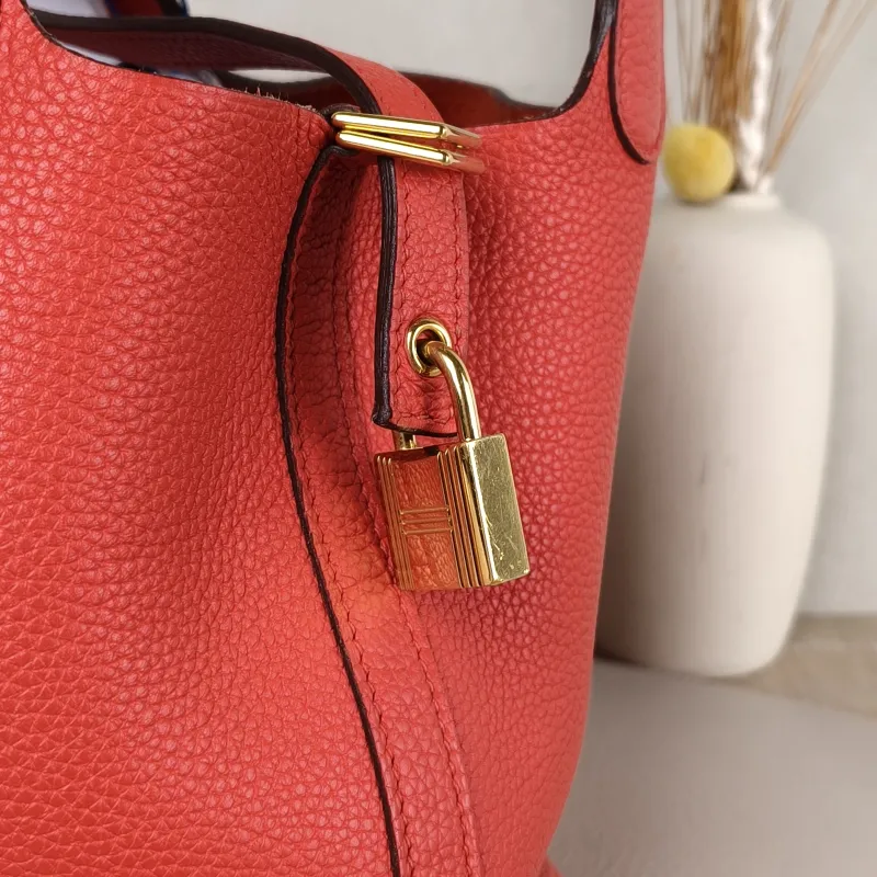 Hermès Top Handle Bag Picotin Lock 18 18S3 Red TC Calfskin Small18 × 13 × 18 cm — detail view 5 of 10