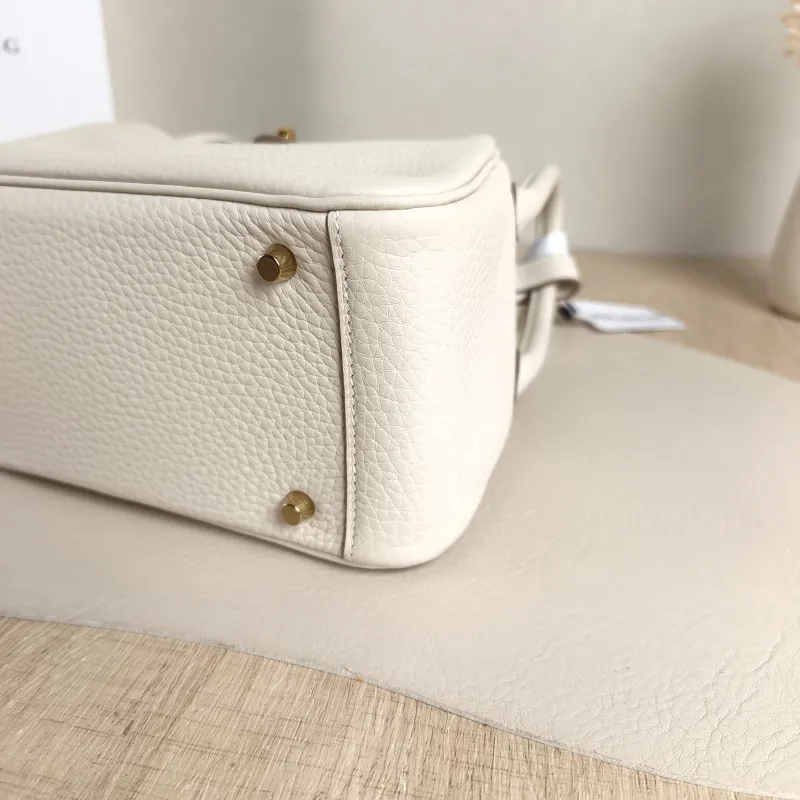 Hermès Crossbody Bag Lindy Mini 19 10 TC Calfskin Mini 19 × 9.5 × 13 cm k — detail view 9 of 10