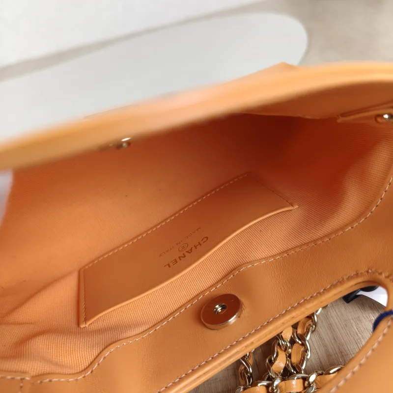 Chanel Crossbody Bag31Bag Calfskinnano20.5 × 3.5 × 17 cm — detail view 9 of 10