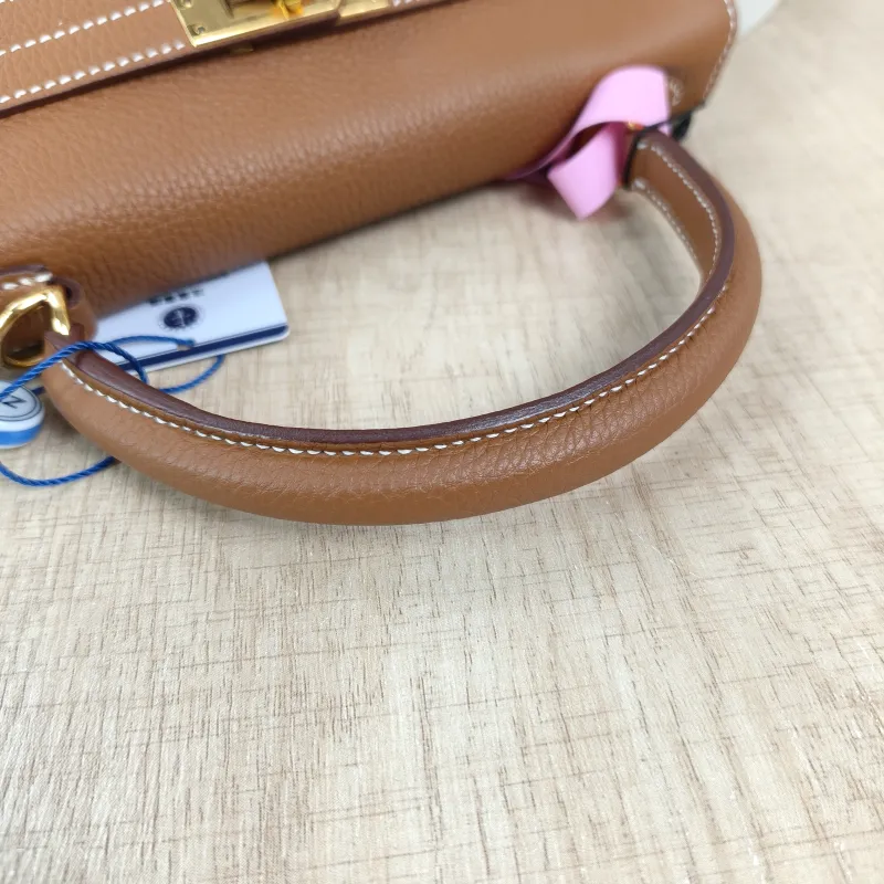 Hermès Shoulder Bag Kelly 25 Gold-Tone Hardware 37Gold Togo Calfskin Small 25 × 7 × 17 cm — detail view 6 of 14
