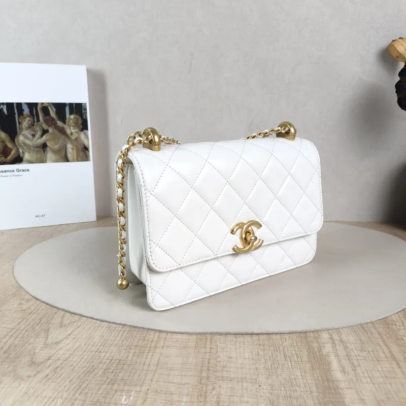 Chanel Crossbody Bag White Calfskin Medium 22 × 8 × 14.5 cm — cover view 3 of 5