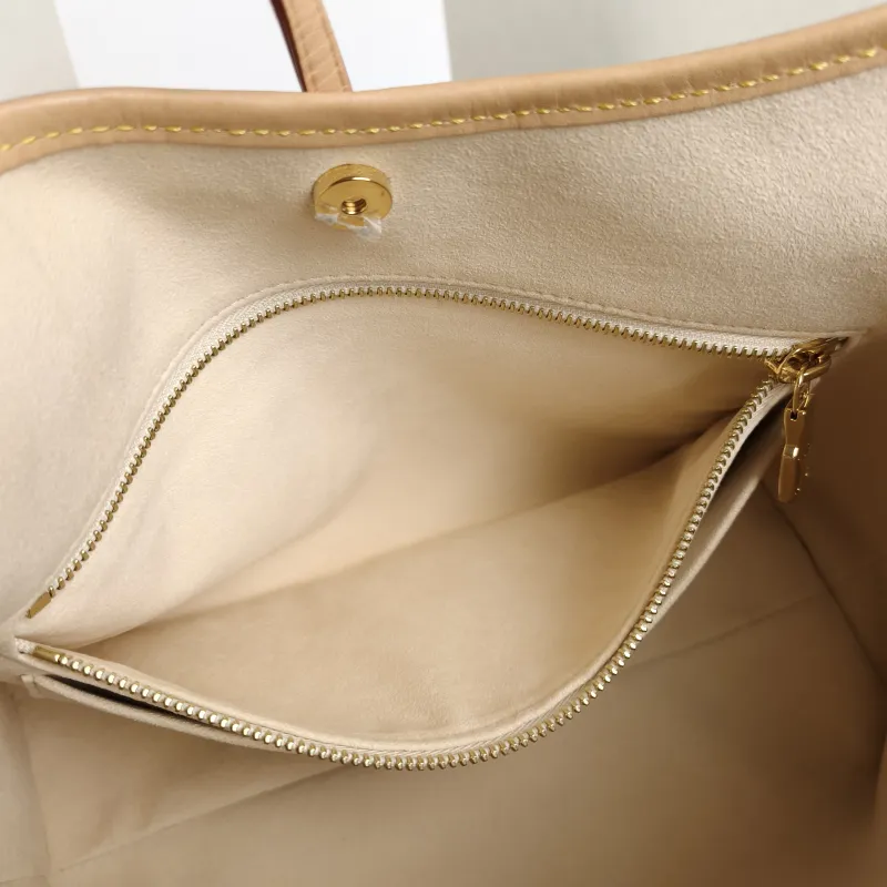 Louis Vuitton Crossbody Bag Carryall Multicolore PVC Small 29 × 12 × 24 cm — detail view 9 of 13