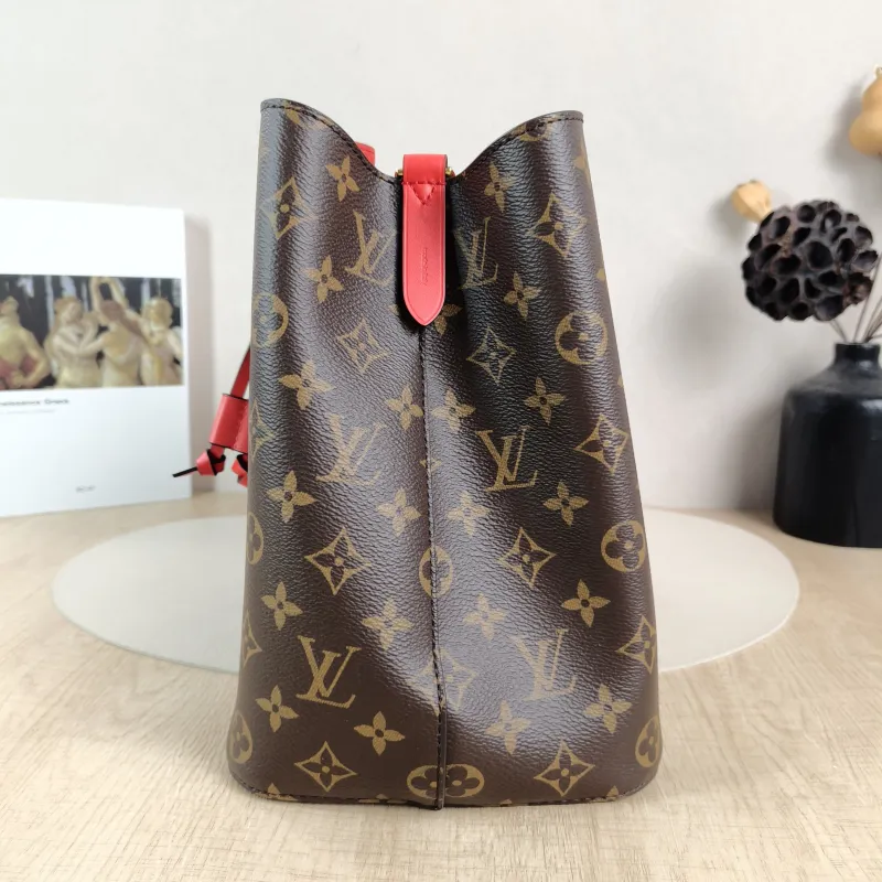 Louis Vuitton Shoulder Bag NÉONOÉ Bucket Bag PVC Medium 26 × 17.5 × 26 cm — detail view 1 of 11