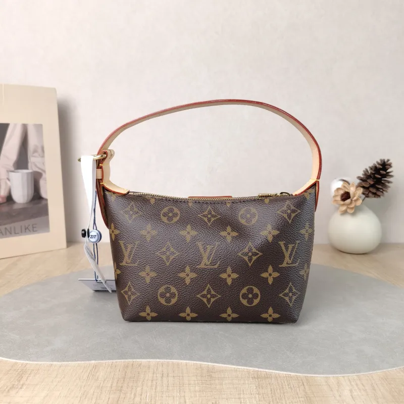 Louis Vuitton Shoulder Bag Pochette Hills Monogram PVC One Size 18.5 × 6.5 × 11 cm — cover view 5 of 6