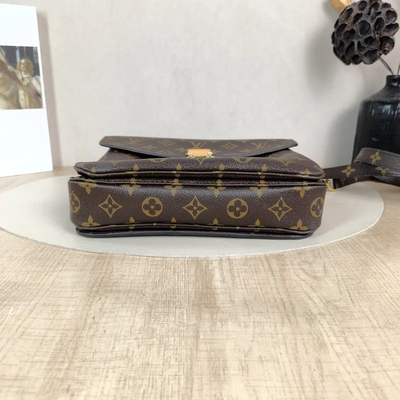 Louis Vuitton Crossbody Bag Pochette Métis Monogram PVC Medium 25 × 7 × 19 cm — cover view 5 of 6