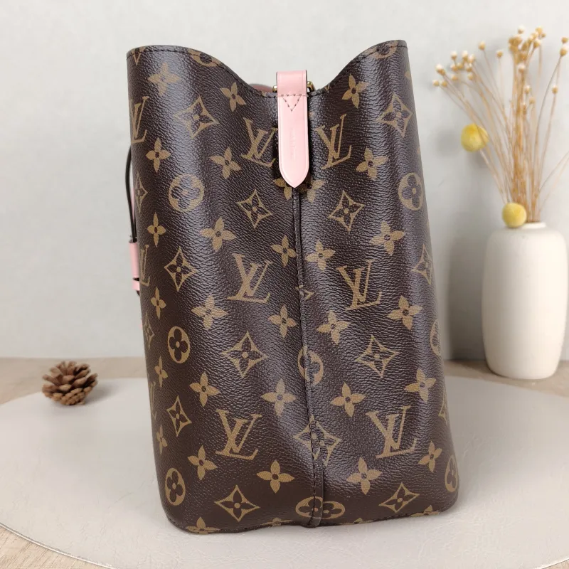 Louis Vuitton Shoulder Bag NÉONOÉ Bucket Bag PVC Medium 26 × 17.5 × 26 cm — detail view 9 of 9