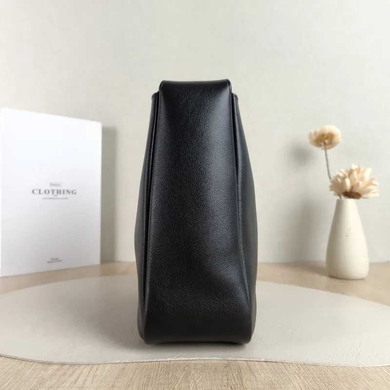SAINT LAURENT Crossbody Bag LE 5 À 7 Hobo Inner Pouch Black Calfskin Small 22.5 × 8.5 × 23 cm — detail view 8 of 10