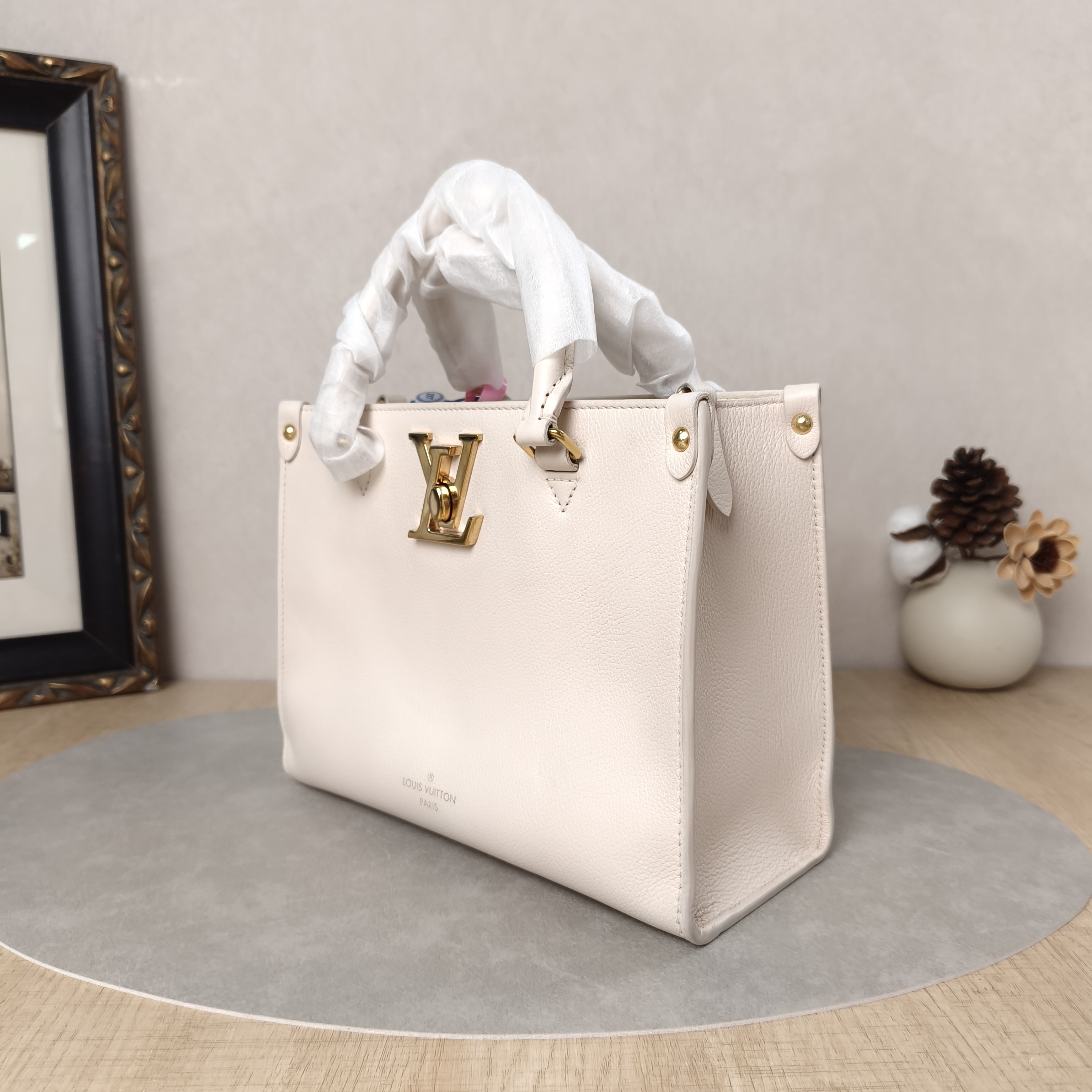 Louis Vuitton Top Handle Bag Lock&Go Lockme White Calfskin One Size24.5 × 10.5 × 19 cm — cover view 4 of 5