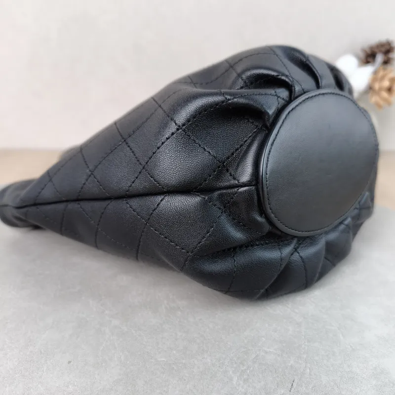 Chanel Shoulder Bag Bucket Bag Black Calfskin One Size 25 × 14 × 20 cm 27 — detail view 10 of 11