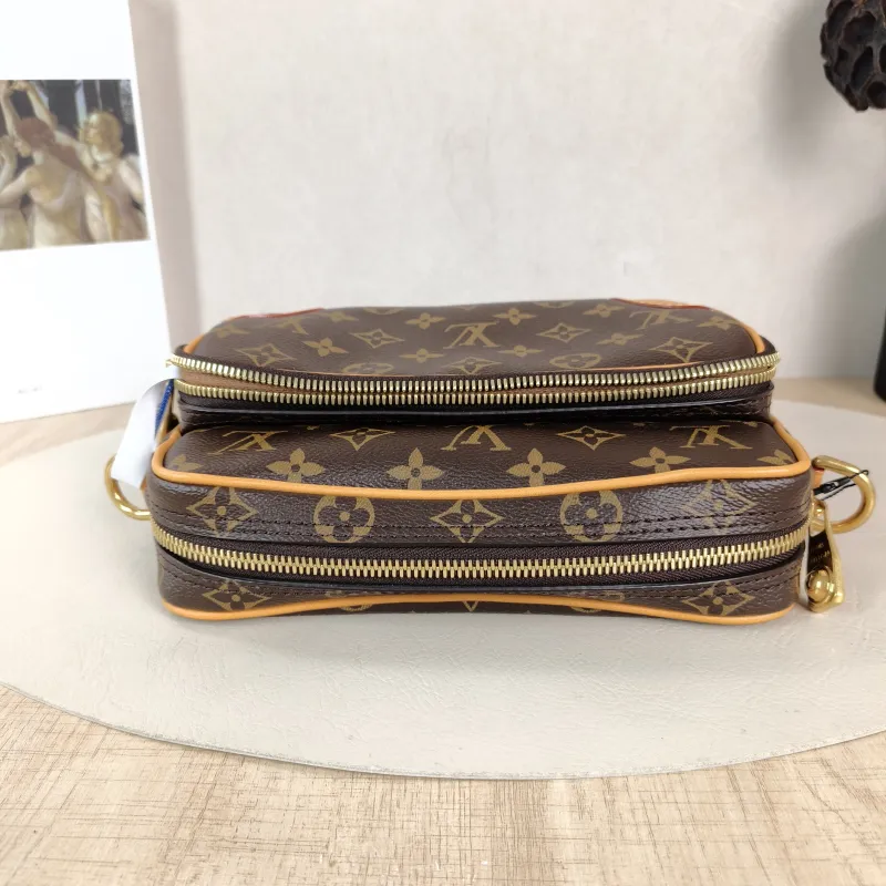 Louis Vuitton Crossbody Bag Nil Messenger Bag Monogram PVC 22 × 7 × 16.5 cm — detail view 7 of 11