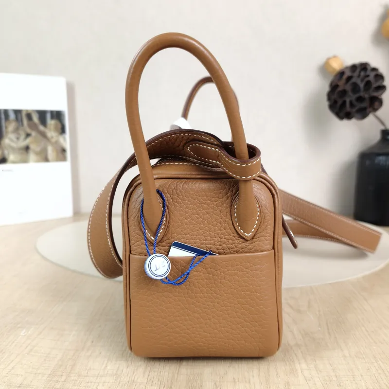Hermès Crossbody Bag Lindy Mini 19 37 Brown TC Calfskin Mini 19 × 9.5 × 13 cm K — detail view 13 of 13