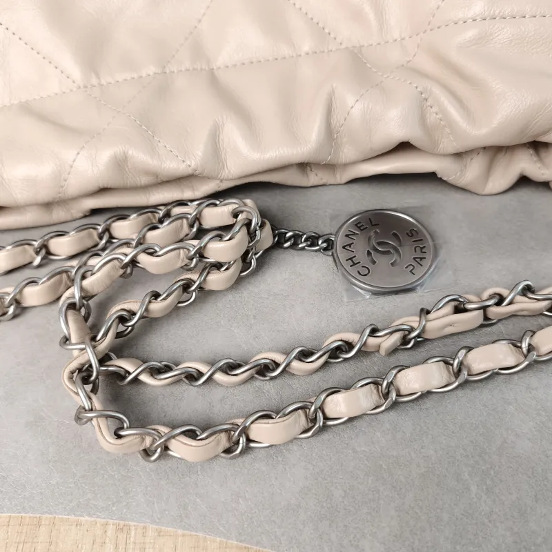 Chanel Shoulder Bag 22Bag Beige Calfskin Small 35 × 7 × 37 cm — detail view 3 of 12