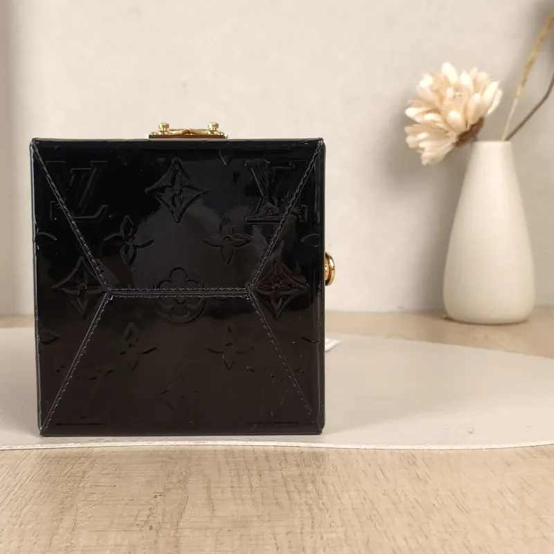 Louis Vuitton Top Handle Bag Bleecker Box Box Black Patent Leather 12 × 12 × 12 cm — detail view 11 of 14