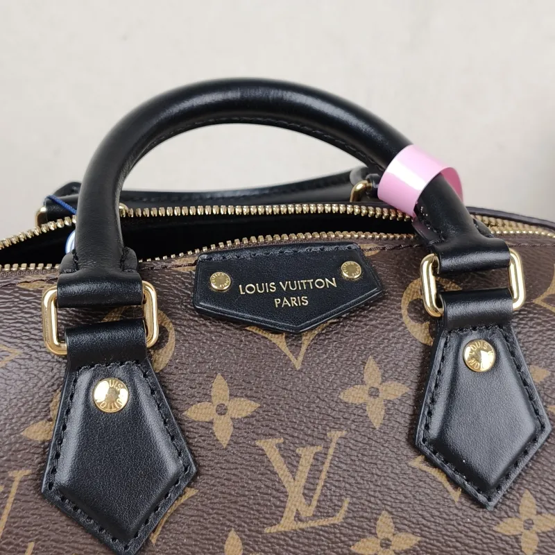 Louis Vuitton Crossbody Bag Speedy Trunk 20 Monogram PVC Small 20.5 × 11 × 13.5 cm — detail view 10 of 14