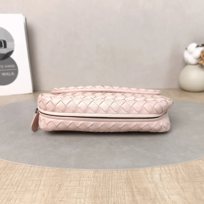 Bottega Veneta Shoulder Bag Woven Messenger Bag Pink Lambskin One Size19 × 5 × 11 cm — cover view 4 of 5