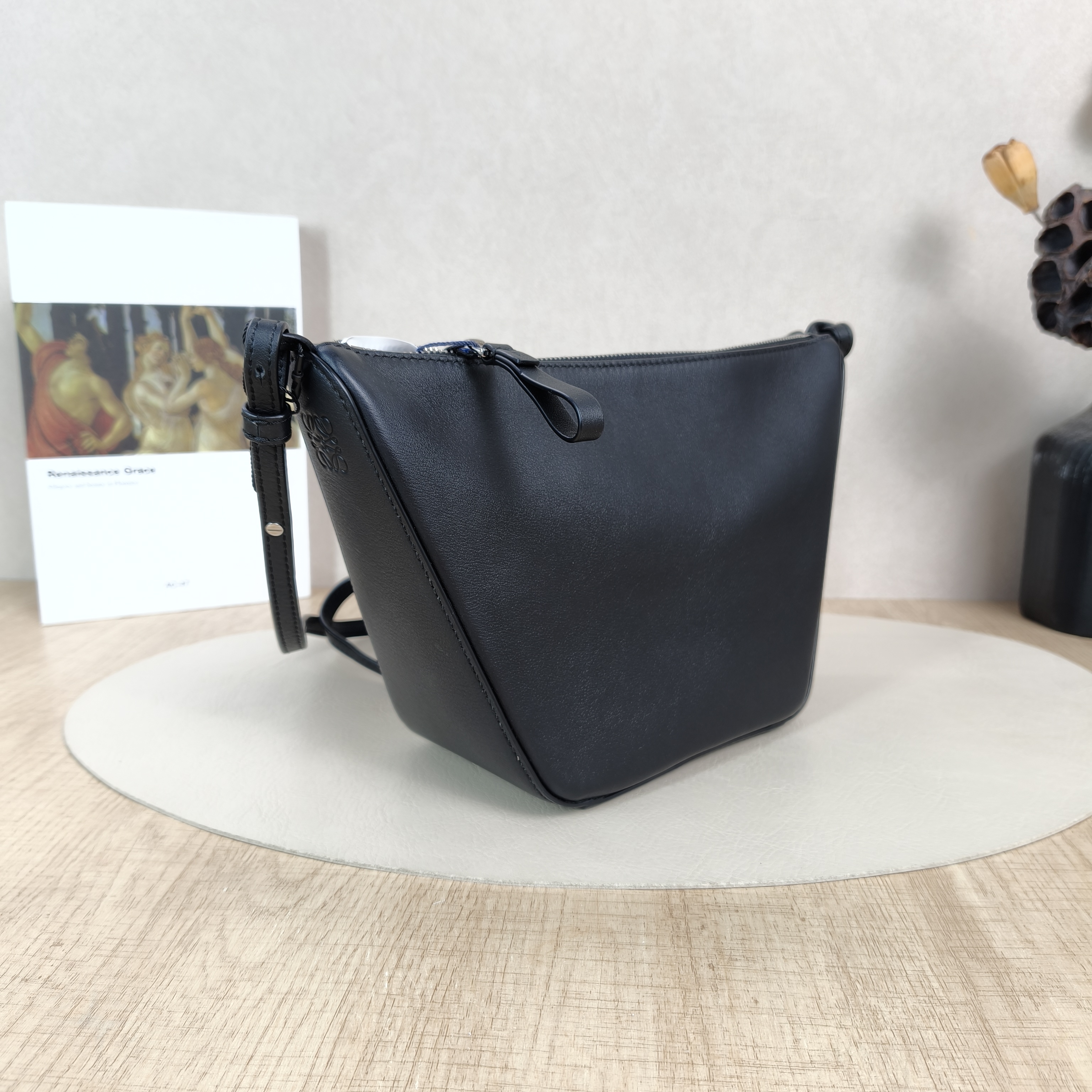 LOEWE Shoulder Bag Hammock Hobo Hobo Black Calfskinmini28 × 9.5 × 17 cm — cover view 3 of 6