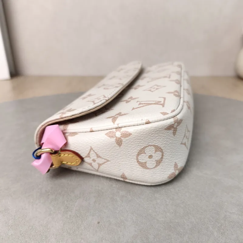 Louis Vuitton Crossbody Bag IVY · Beige PVC Small 23.5 × 4.3 × 12 cm Conditioned — detail view 2 of 11
