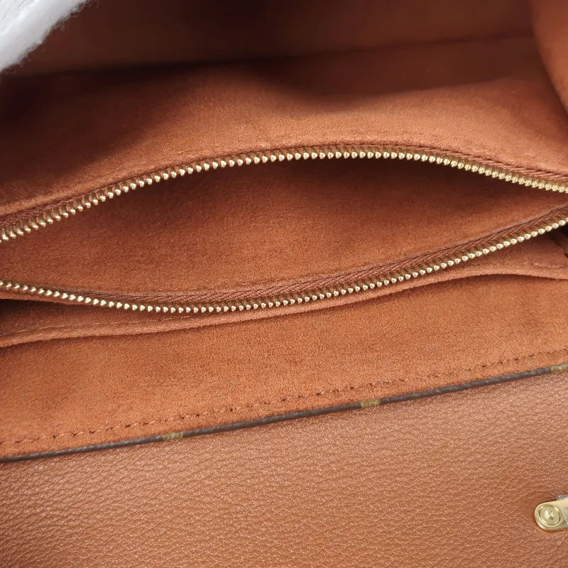 Louis Vuitton Crossbody Bag MADELEINE PVC · Calfskin BB24.5 × 8 × 16 cm — detail view 10 of 15