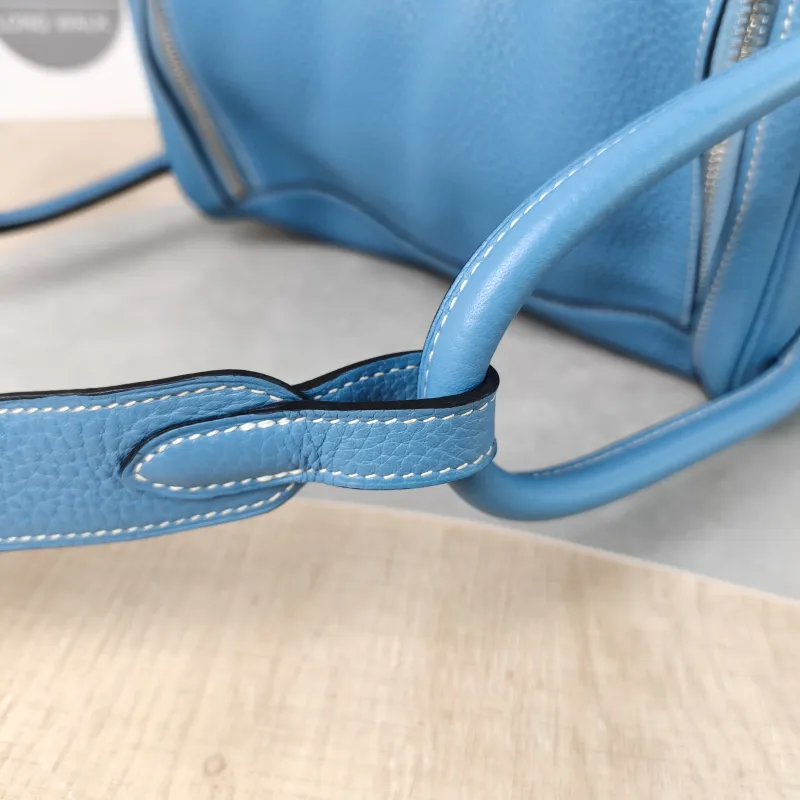 Hermès Crossbody Bag Lindy 3075 Taurillon Clemence TC Calfskin30 × 15 × 19 cm — detail view 11 of 14