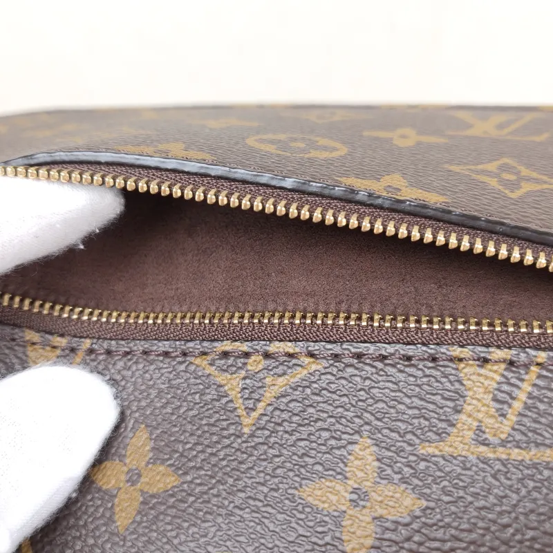 Louis Vuitton Crossbody Bag Pochette Métis East West Monogram PVC Small 21.5 × 6 × 13.5 cm — detail view 3 of 15