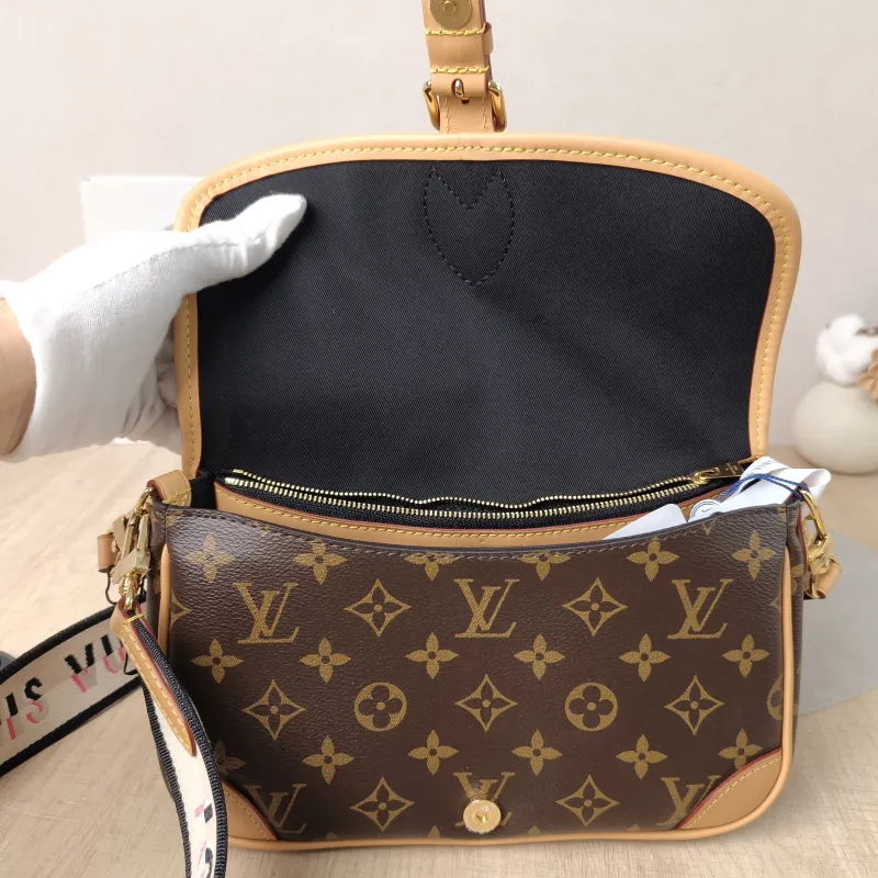 Louis Vuitton Crossbody Bag Diane Baguette Bag Shoulder Strap PVC Small24 × 9 × 15 cm — detail view 1 of 15