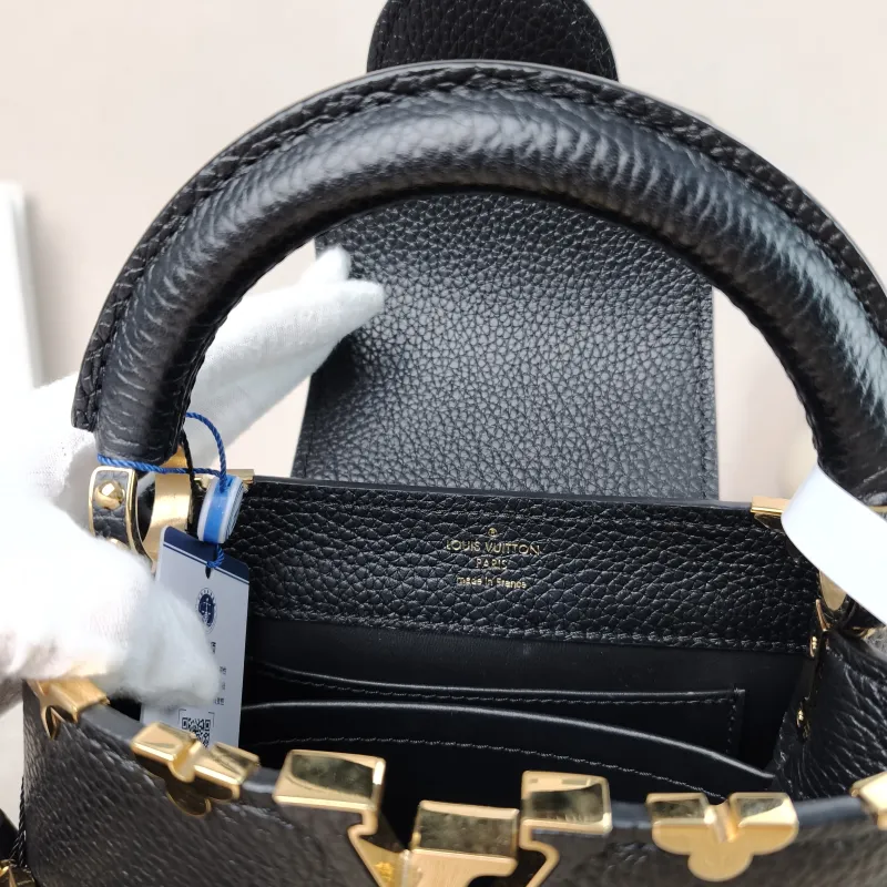 Louis Vuitton Crossbody Bag Capucines Black · Calfskin Mini 21 × 8 × 14 cm — detail view 5 of 13