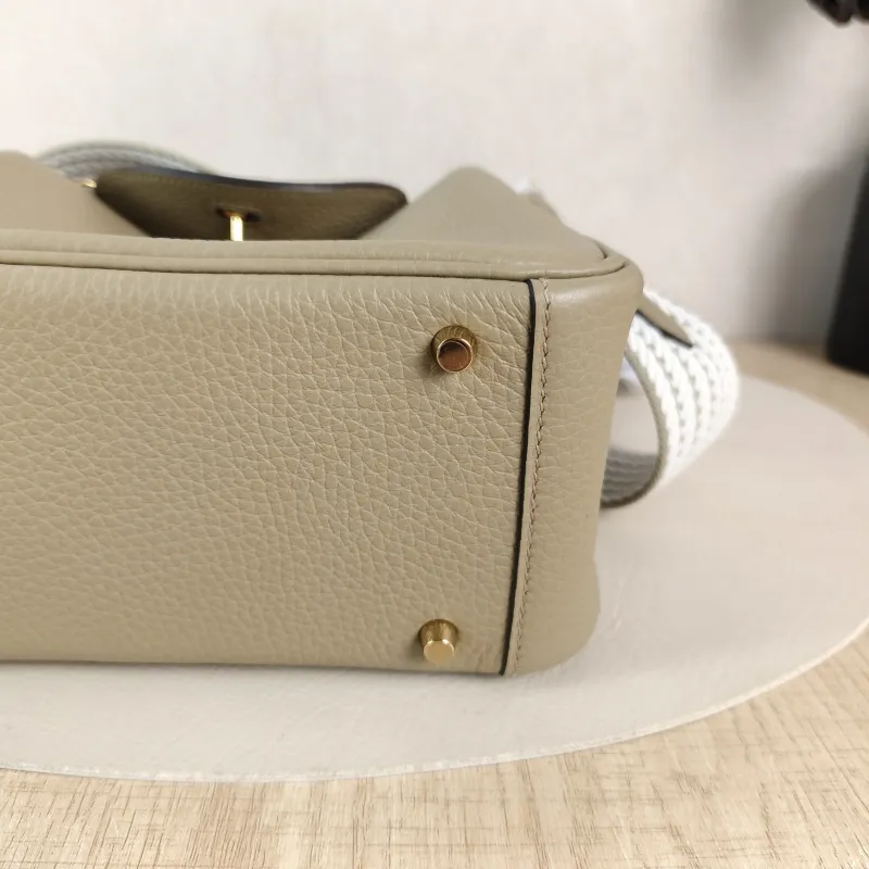 Hermès Crossbody Bag Lindy Mini 19 8Q Beige TC Calfskin Mini 19 × 9.5 × 13 cm G — detail view 1 of 12