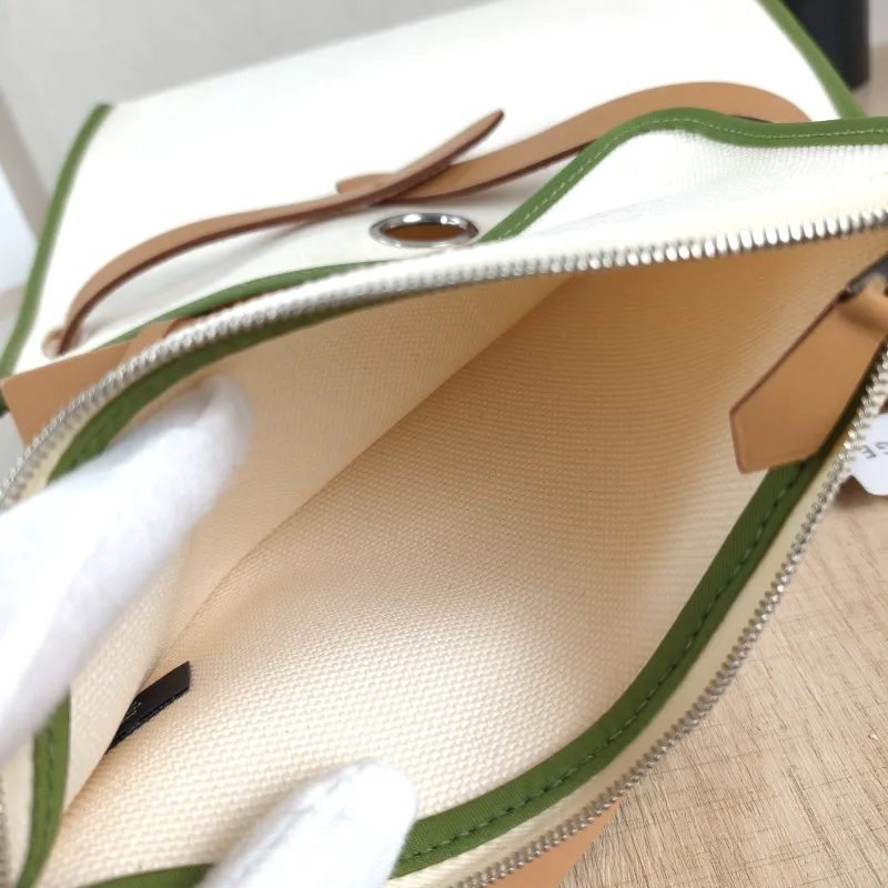 Hermès Crossbody Bag Herbag 31Green White Canvas Medium30.5 × 11 × 25.5 cm — detail view 16 of 16