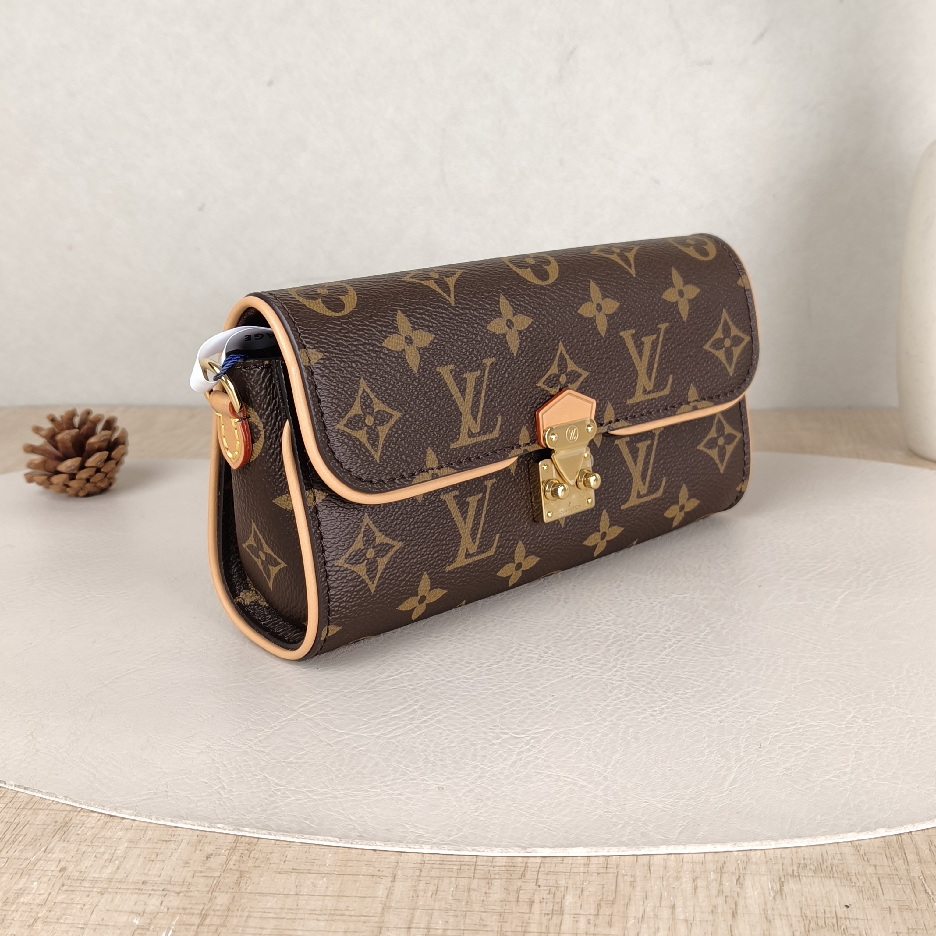 Louis Vuitton Crossbody Bag POCHETTE CAMILLE Monogram PVC One Size20.5 × 6 × 11 cm — cover view 2 of 6