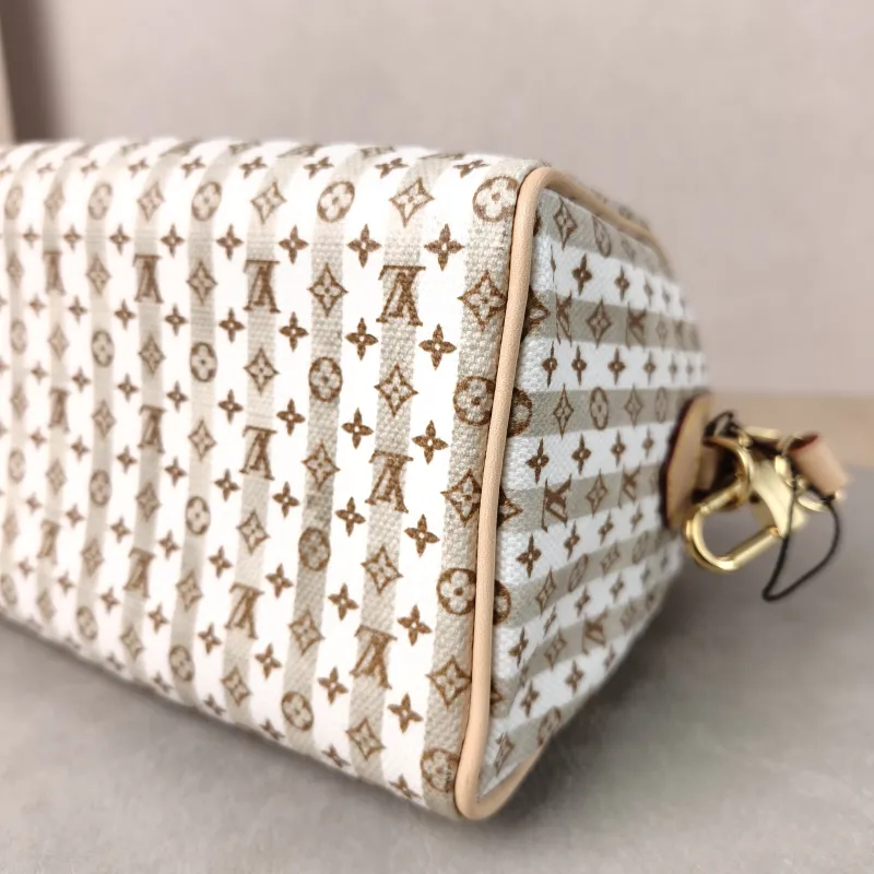 Louis Vuitton Crossbody Bag Speedy20 LV Circle Canvas One Size 20.5 × 12 × 13.5 cm — detail view 10 of 13