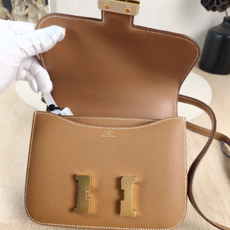 Hermès Crossbody Bag Constance 19 Gold-Tone Hardware Epsom Calfskinmini18 × 4 × 15 cm — detail view 7 of 12