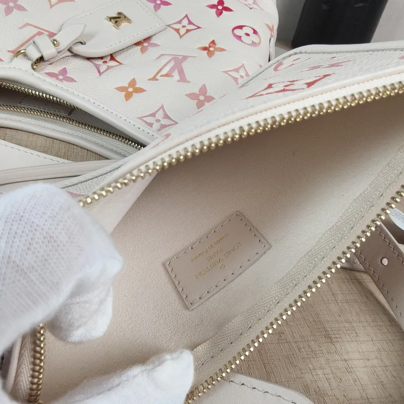 Louis Vuitton Crossbody Bag Carryall Calfskin Small 29.5 × 12 × 24 cm — detail view 4 of 12
