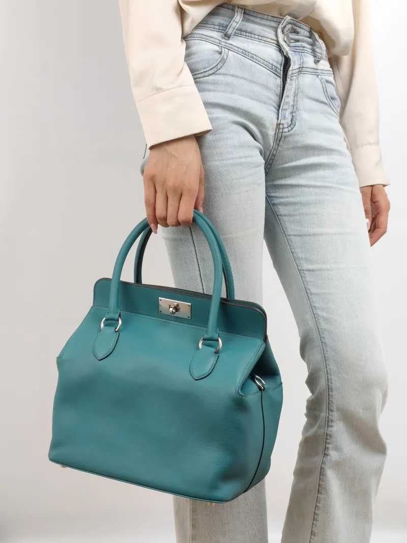 Hermès Top Handle Bag tool box Box Z6 Evercolor Calfskin Medium 26 × 18 × 20 cm R — on-model view 1 of 2