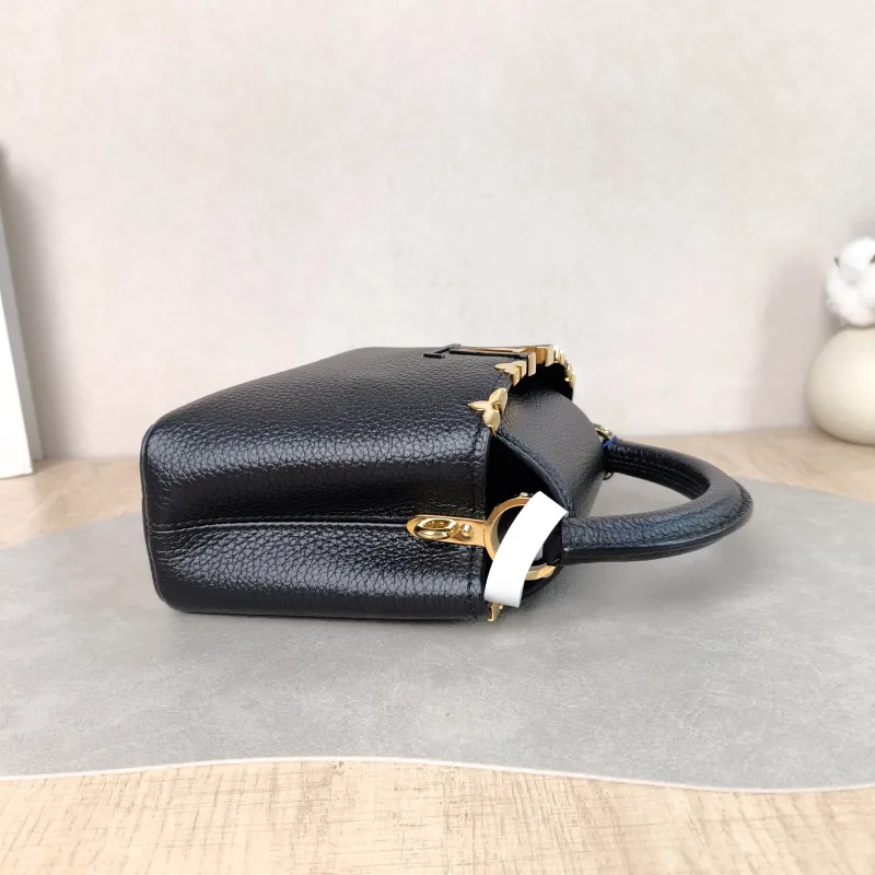 Louis Vuitton Crossbody Bag Capucines Black · Calfskin Mini 21 × 8 × 14 cm — detail view 1 of 13