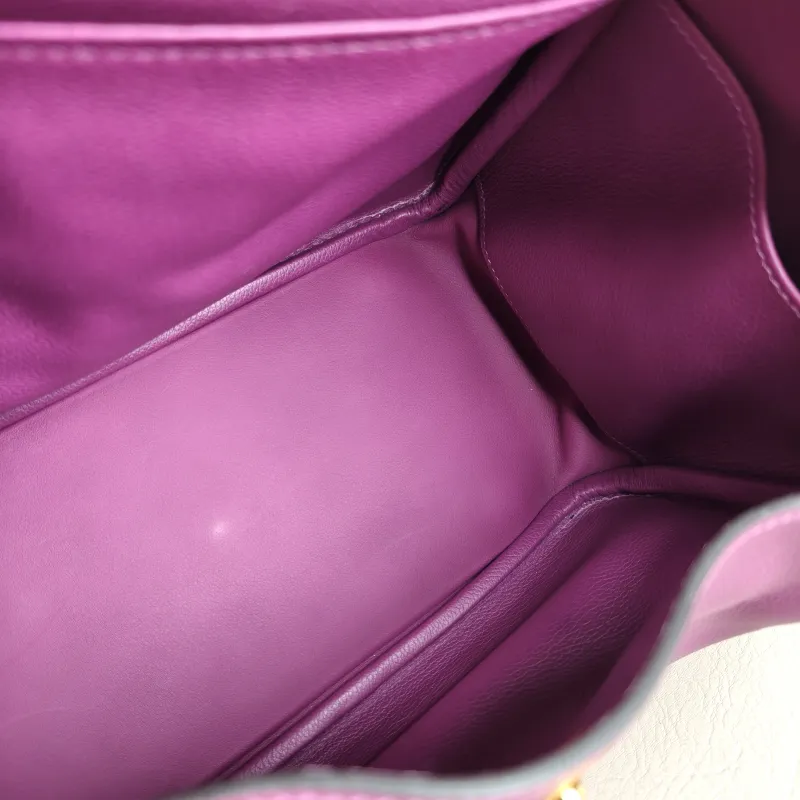 Hermès Crossbody Bag Lindy 26 P9Anemone Taurillon Clemence TC Calfskin Small 26 × 12 × 18 cm Y — detail view 9 of 12