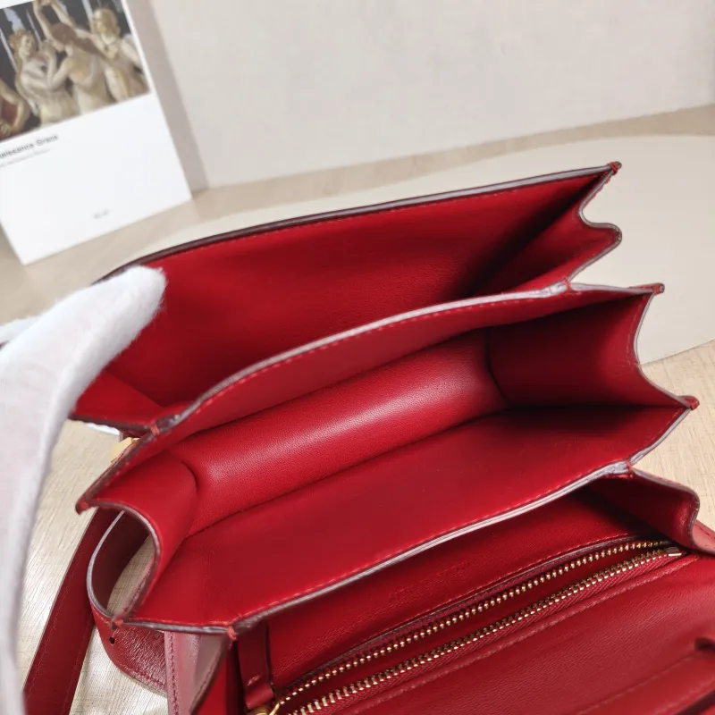 CELINE Crossbody Bag Classic Box Red Calfskin Mini 16 × 7 × 13 cm Conditioned — detail view 3 of 11