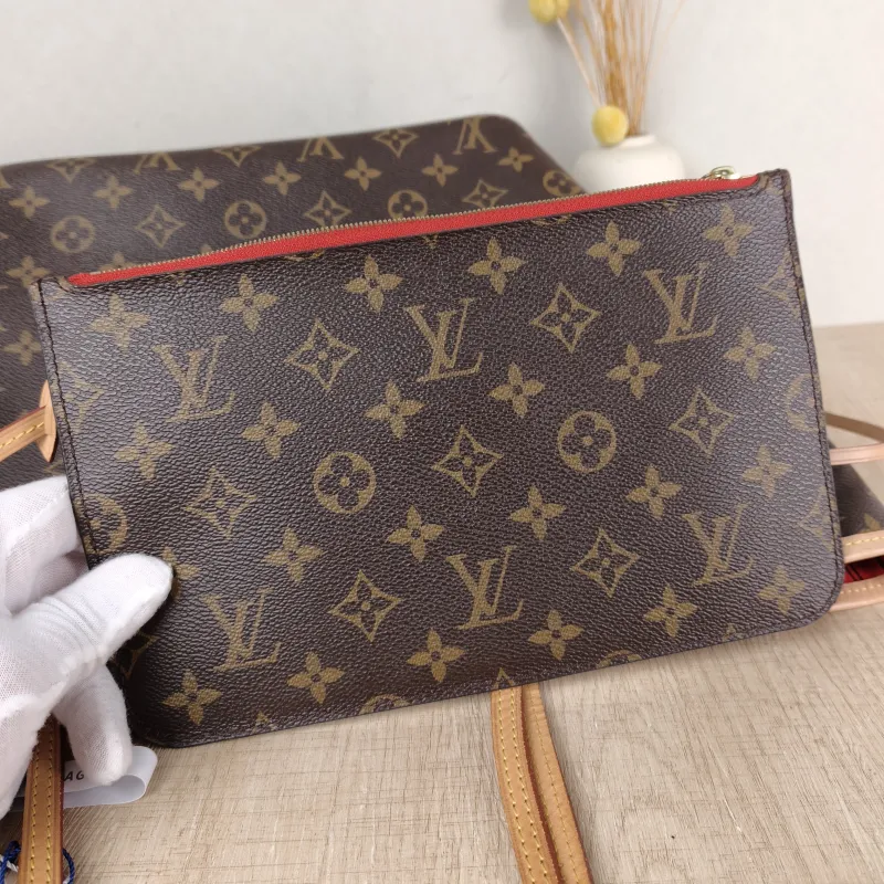 Louis Vuitton Shoulder Bag Neverfull Monogram PVC Medium 31 × 14 × 28 cm — detail view 7 of 11