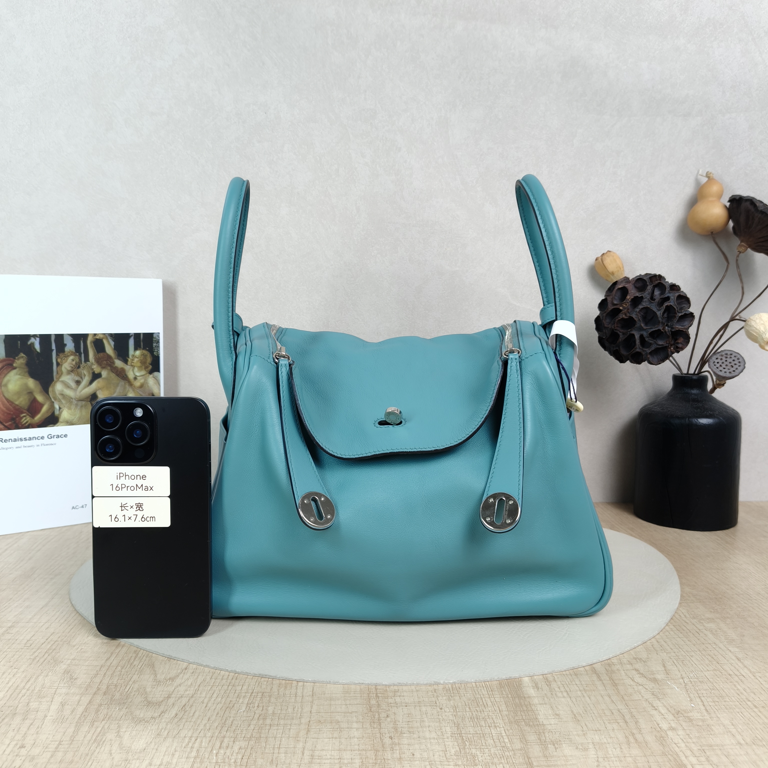 Hermès Crossbody Bag Lindy 30Blue Swift Calfskin30 × 15 × 19 cm — cover view 4 of 5