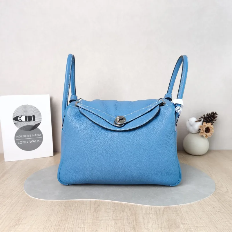 Hermès Crossbody Bag Lindy 3075 Taurillon Clemence TC Calfskin30 × 15 × 19 cm