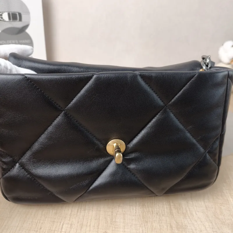 Chanel Crossbody Bag19Bag Small26 × 9 × 16 cm — detail view 9 of 13